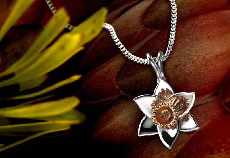 Clogau daffodil sale pendant