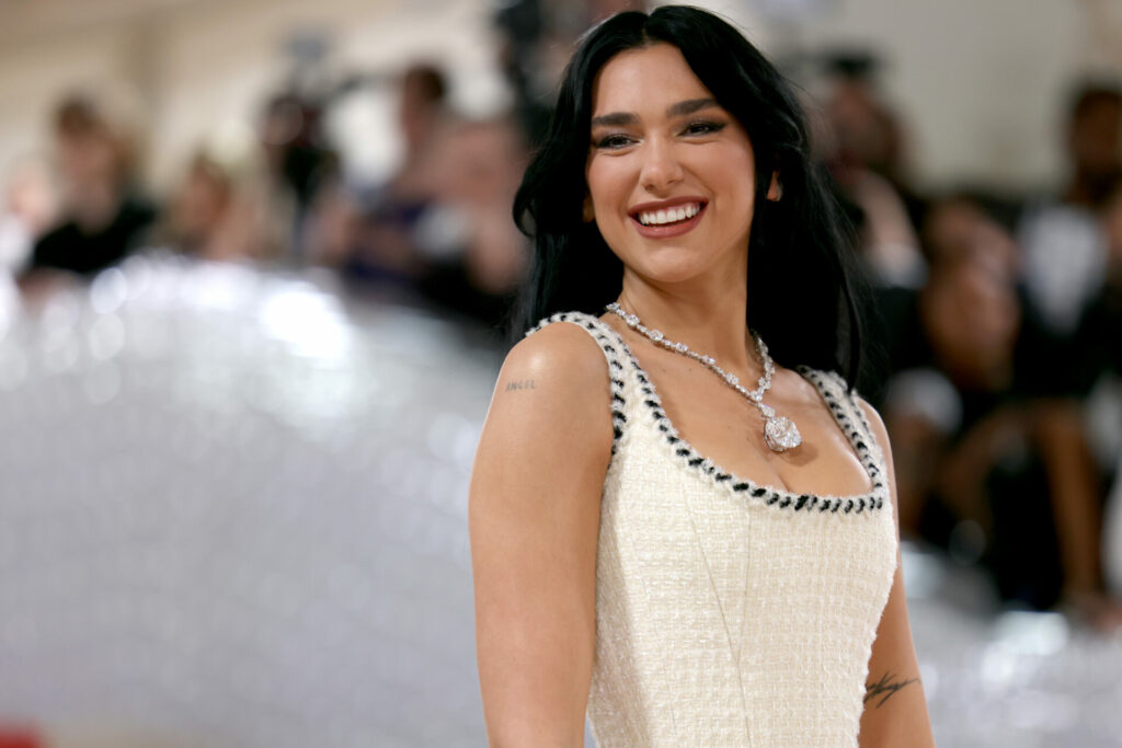 Dua Lipa makes history in Legendary Tiffany diamond necklace at 2023 ...