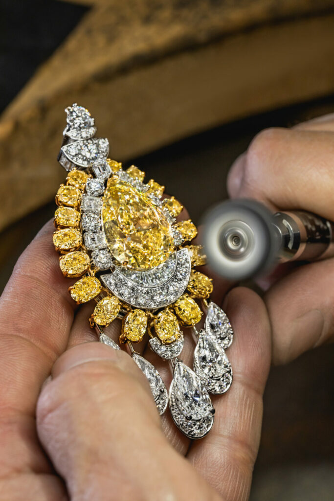 Graff necklace makes 50ct diamond shine at Couture Week